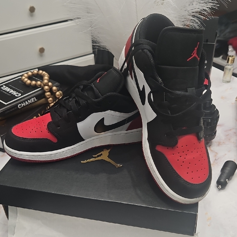 Nike Air Jordan Black Red Sneakers